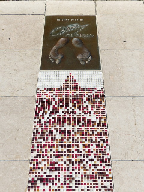 尽管一次输